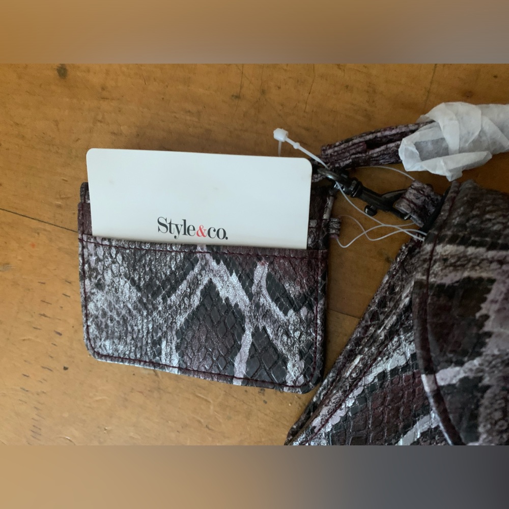NWOT Style & Co fold over clutch purse w/wrist strap - Picture 8 of 10